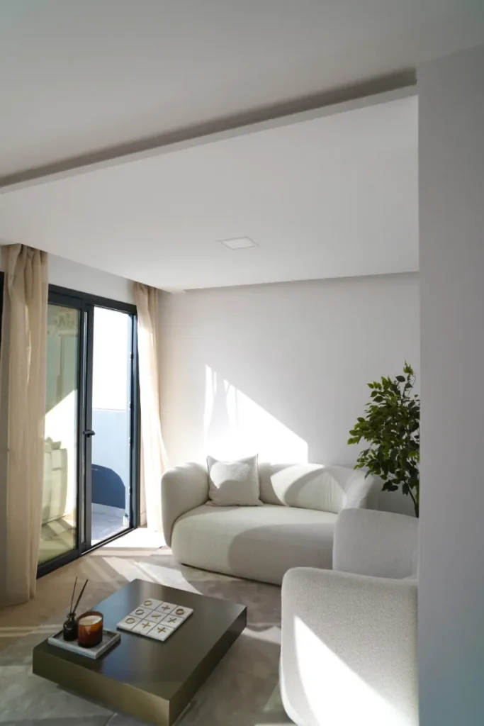 Proyecto: BEAC-H Building (decoración, amueblamiento y puesta en escena)