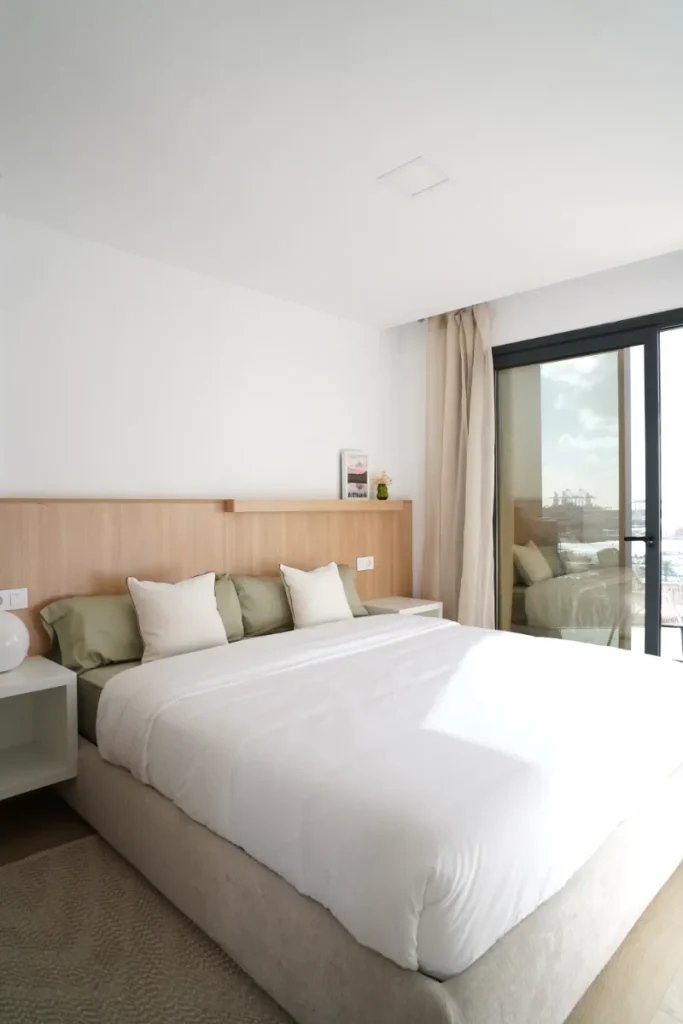 Proyecto: BEAC-H Building (decoración, amueblamiento y puesta en escena)