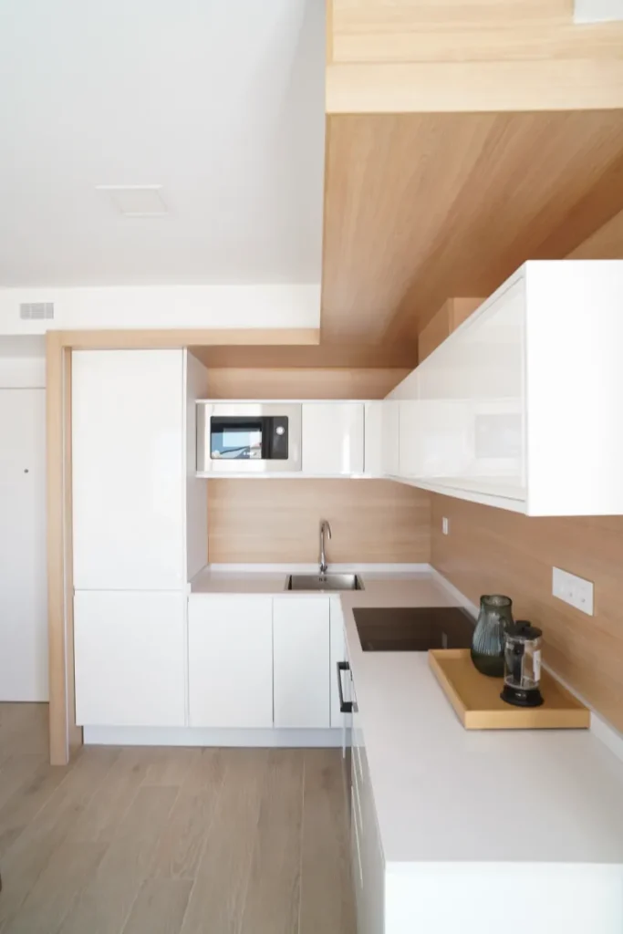 Proyecto: BEAC-H Building (decoración, amueblamiento y puesta en escena)