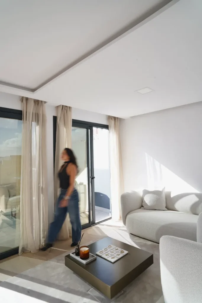 Proyecto: BEAC-H Building (decoración, amueblamiento y puesta en escena)